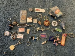 Tradera Nyckelringar<Parti diverse blandade nyckelringar inklusive flera fina