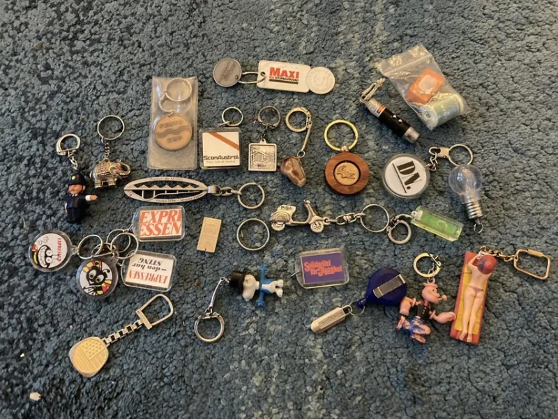 Tradera Nyckelringar<Parti diverse blandade nyckelringar inklusive flera fina