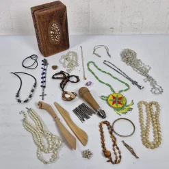 Tradera Parti kuriosa - Smörknivar, smycken & ask, mm. - 1900-tal - Vintage> Kuriosa