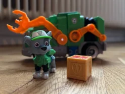 Tradera Paw Patrol - Rocky med sopbil> Figurer & Leksaksvärldar