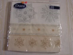 Tradera Påbörjad förpackning med 15 st servetter med julmotiv/snöstjärna^ Hobbymaterial