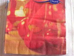 Tradera Påbörjad förpackning med 17 st servetter med julmotiv/tomte^ Hobbymaterial