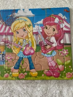 Tradera Pedagogisk Barn Pussel , Jordgubbsflicka> Barnspel & Pussel