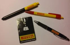 Tradera PENNOR OCH P-SKIVA MED PIRELLI LOGGAN KOMMER FRÅN EN NERLAGD GUMMIVERKSTAD^ Bensinia