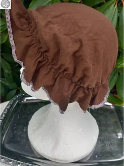 Tradera Pepparkakshatt mörkbrun med resår vita sömmar one size Fint skick> Maskeradkläder