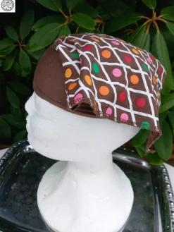 Tradera Pepparkaksmössa med glasyrdekor och M&M som träs på resår s 86-92 Fint skick> Maskeradkläder