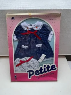 Tradera Petite klädset för dockor vintage Hunter toys oöppnad - Doll fashions by Dany #1^ Dockor