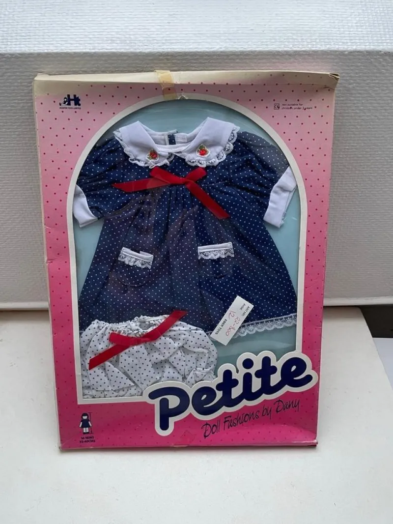 Tradera Petite klädset för dockor vintage Hunter toys oöppnad - Doll fashions by Dany #1^ Dockor