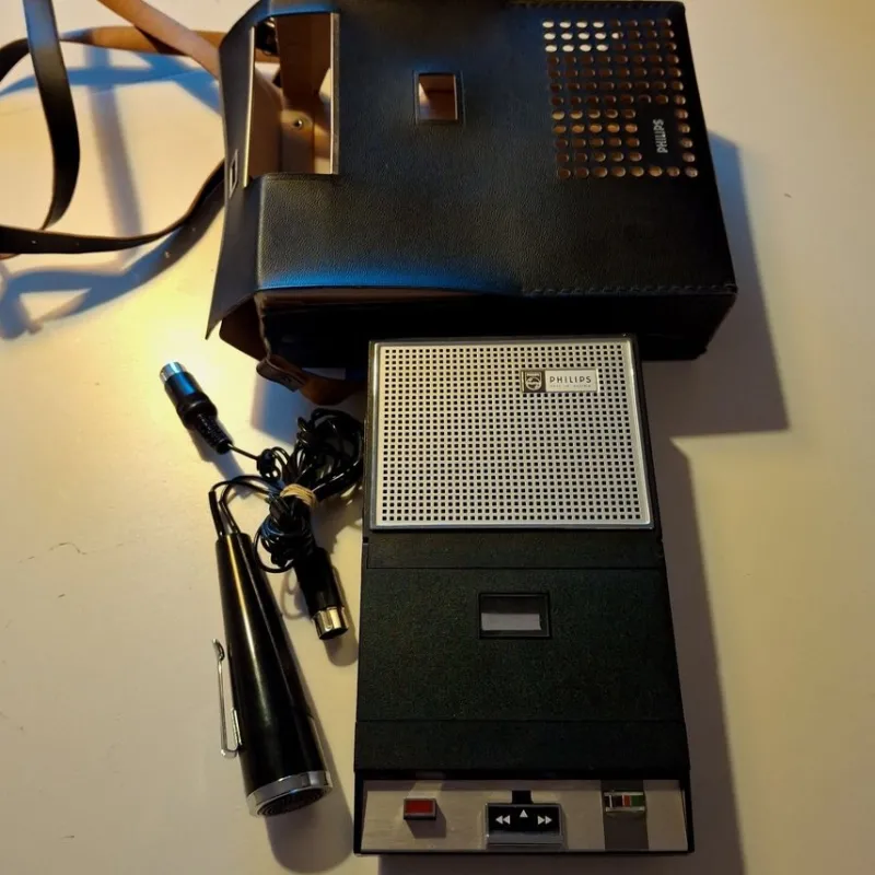 Tradera Philips Kassettbandspelare 2022 med Mikrofon och Väska^ Bärbart