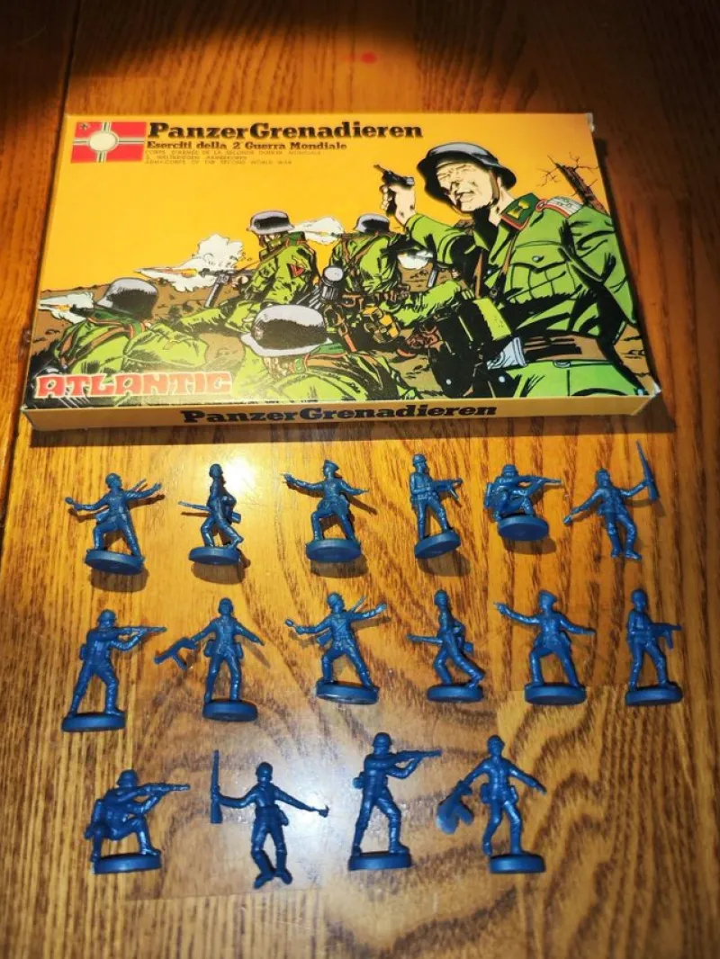 Tradera Plastsoldater PanzerGrenadieren (Atlantic) 1/72^ Militära Leksaker