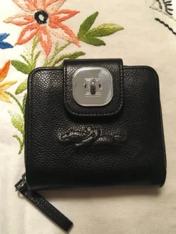 Tradera Plånbok Longchamp ca 11x10cm skinn> Plånböcker