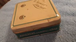 Tradera Plåtemballage<plåtask burk Wiener-Linser Shabby Chic