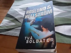 Tradera Pocket bok av ROSLUND&HELLSTRÖM. TVÅ SOLDATER> Planschverk & Illustrerade Böcker