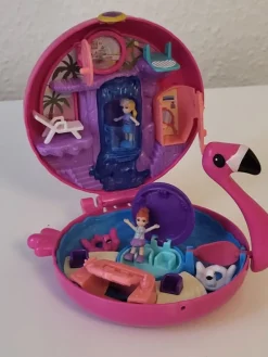 Tradera Polly Pocket Flamingo Pool Party Lekset med dockor och tillbehör> Övriga Leksaker