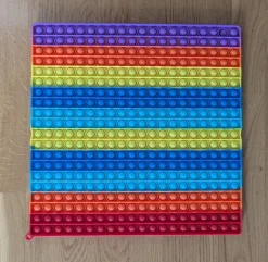 Tradera Pop up fidget regnbågsfärgad silikon, för bättre koncentration även bra sittdyna> Fidgets