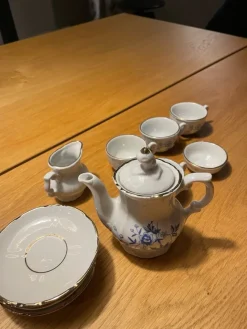 Tradera Porslinste-set med blommönster till dockor> Barnleksaker