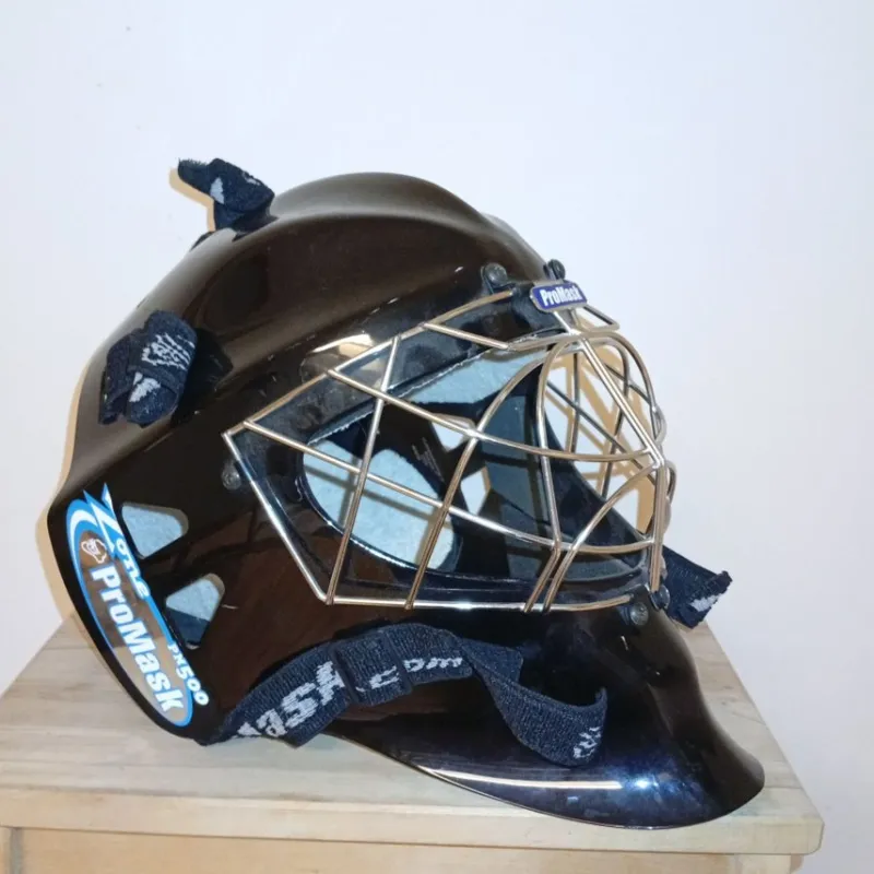 Tradera Innebandy<Pro Mask Zone Innebandy hjälm. Målvaktshjälm