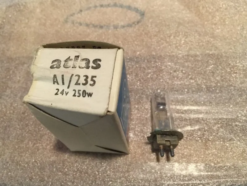 Tradera Projektorlampa Vintage NOS Atlas A1/235 24V 250W, 7763C PG22d^ Analoga Projektorer