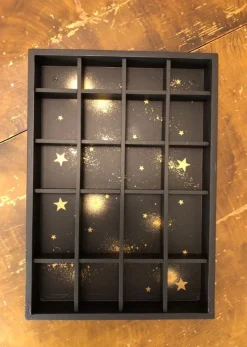 Tradera Prylhylla, kasthylla, vägghylla, miniatyrer, Harry Potter Funko pop mini^ Möbler