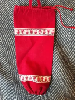 Tradera Påsgömma JULRÖD Längd 44 cm !> Textilier