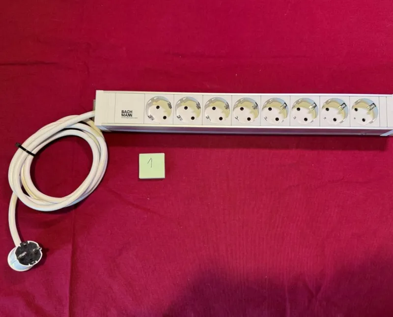 Tradera PSU racktillbehör för 19” montering. 8st uttag, 3600W> Datortillbehör