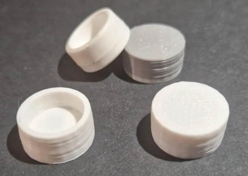 Tradera Puch MC50 plastpluggar till styrkronan^ Mopeder & Delar