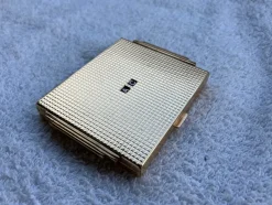 Tradera Puderdosa gulmetall> Kuriosa