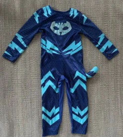 Tradera Pyjamashjältarna kattpojken superhjälte maskeraddräkt Storlek 104/110> Maskeradkläder