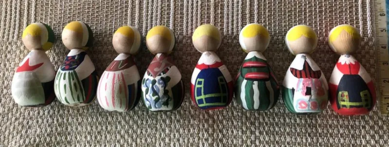 Tradera Övriga Samlarsaker<Pynt till TOARPSKRONA gummor i folkdräkter