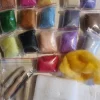 Tradera Pysselkit med ull i olika färger och filtningsverktyg^ Övrig Hobby