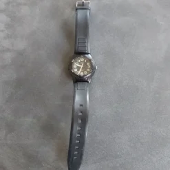 Tradera Q&Q Quartz Armbandsur barn 32mm^ Barnklockor