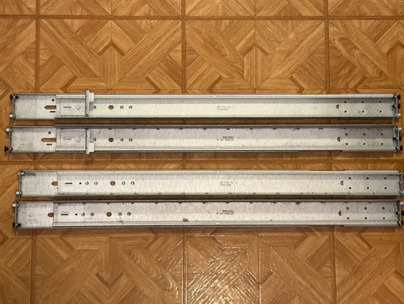 Tradera Rackskena HP D2600 D2700 2 par --2st höger och 2st vänster-- Foxconn 2F77A-02 B> Datorservrar & Tillbehör