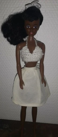 Tradera RARE Fashion Corner Black Lucky Clearly Casual docka från 1997 i fint skick.^ Dockor