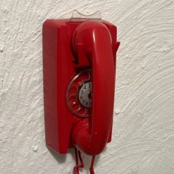 Tradera Fast Telefoni<Röd väggtelefon