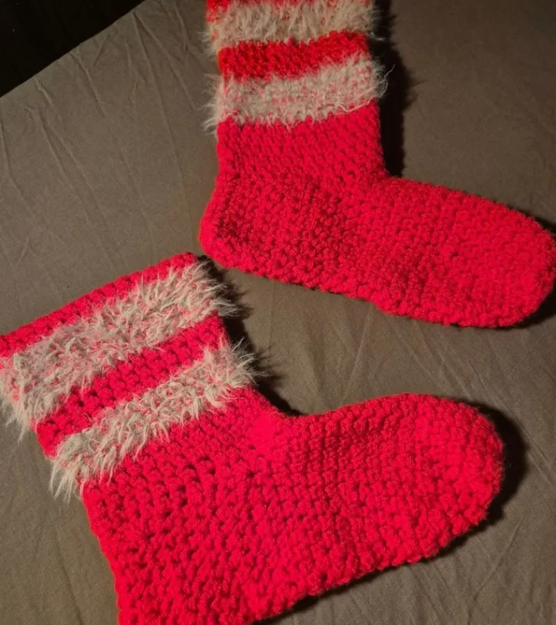 Tradera Röda varma sockar stickade nya storlek ca 37-40^ Kläder