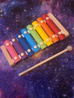 Tradera Regnbågsxylofon i trä och metall, nyskick.> Leksaksinstrument