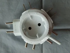 Tradera Reseadapter Resestickkontakt multiadapter worldwide adapter mains 230 V^ Resetillbehör