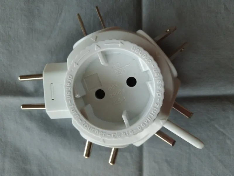 Tradera Reseadapter Resestickkontakt multiadapter worldwide adapter mains 230 V^ Resetillbehör