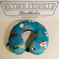 Tradera Resekudde / Nackkudde Moomin äventyr grön. Mumin / Mumintrollet. Neck Pillow^ Resetillbehör