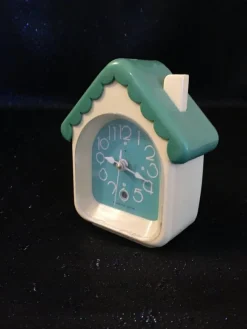 Tradera Retro Bordsur. 50-60talet.Grön-Mekaniskt verk.Ny fr urmakare^ Klockor Till Hemmet