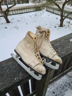 Tradera Konståkning<Retro Dam/barn konståknings skridskor i storlek 30