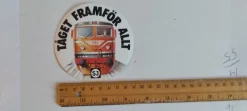 Tradera Järn- & Spårvägsmemorabilia<RETRO DEKAL KLISTERMÄRKE SJ STATENS JÄRNVÄGAR TÅG. TÅGET FRAMFÖR ALLT