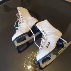 Tradera Konståkning<Retro konståkning skridskor KUNGÅLV SWEDEN