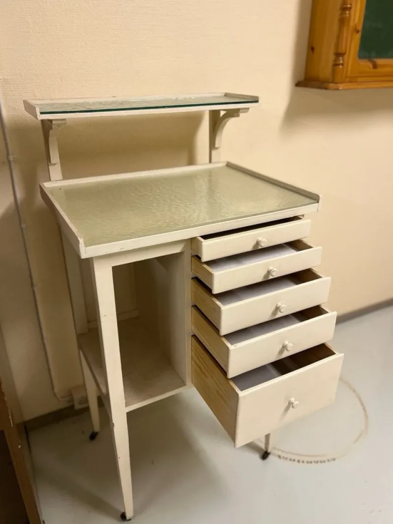 Tradera Retro medicinsk skåp med glasyta - tandläkarbyrå^ Möbler