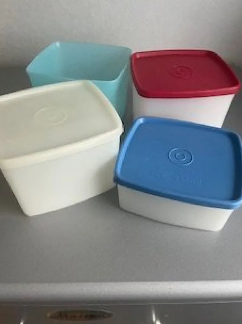 Tradera Retro: Tupperware 4 frysburkar samt 3 lock!^ Tupperware