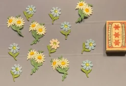 Tradera Retro tygblommor 70-tal> Tygmärken & Pins