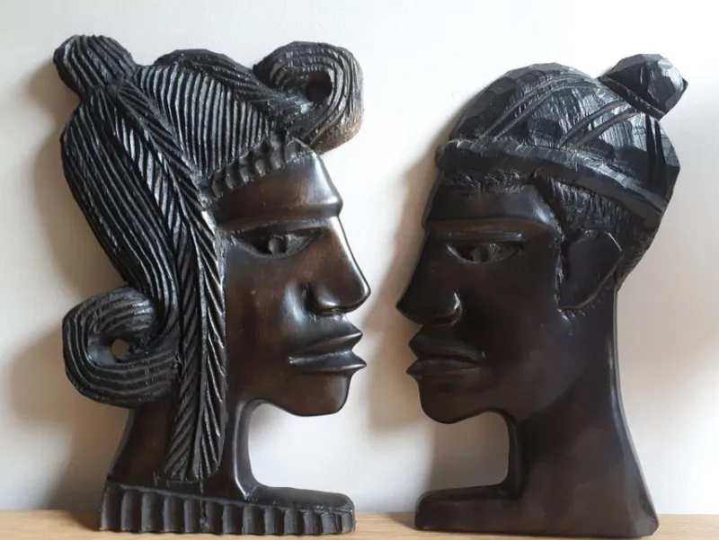 Tradera Retro väggprydnader i ebenholts, afrikansk vägginredning, man och kvinna^ Inredningsdetaljer