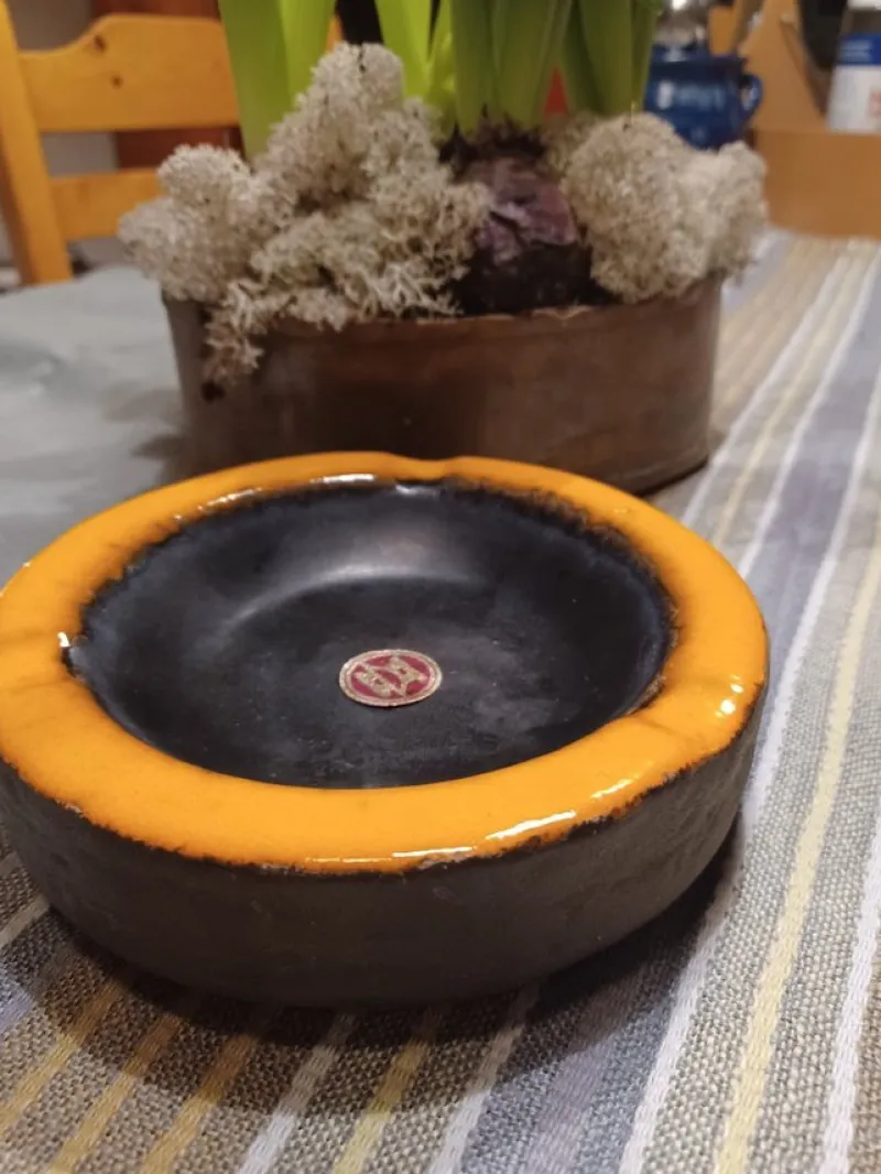 Tradera Tobakiana<Retro /vintage askfat 50-60-tal