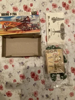 Tradera Revell Boeing P-26A Modellbyggsats^ Plastbyggsatser