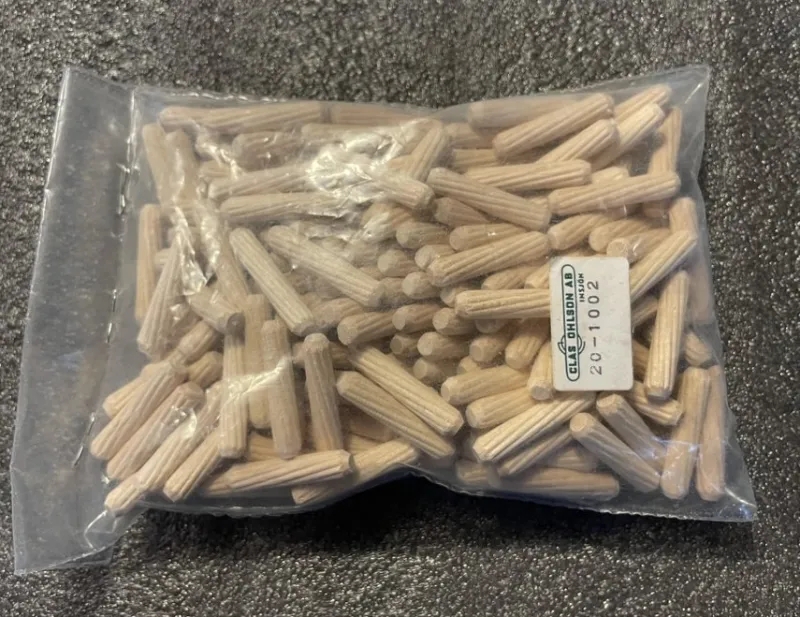 Tradera Räfflad Träplugg 6x30 mm> Byggmaterial